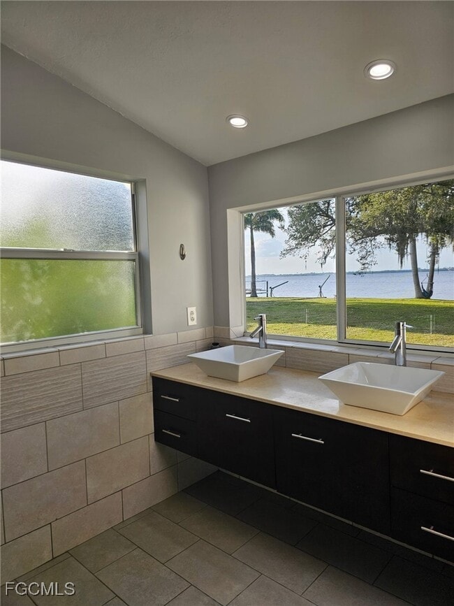 Building Photo - 3933 E River Dr