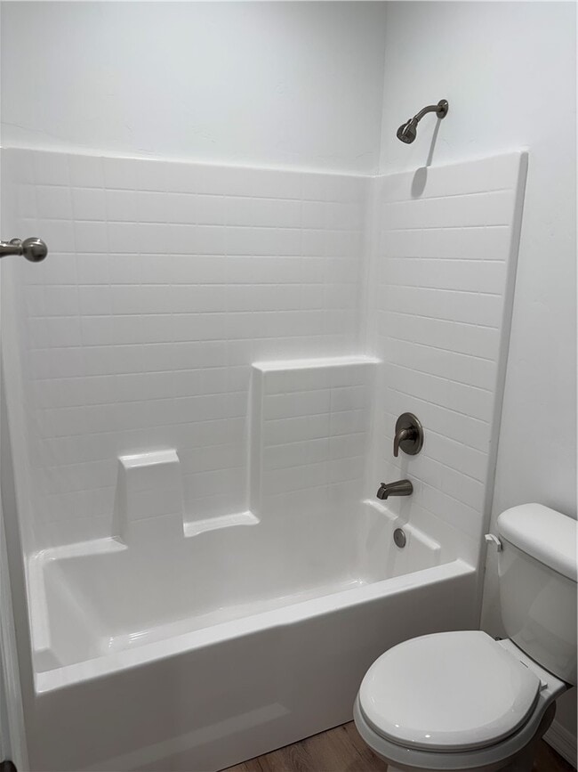 Building Photo - 2553 Sycamore Ave