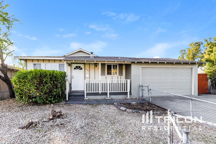 Primary Photo - 325 Ladera Dr