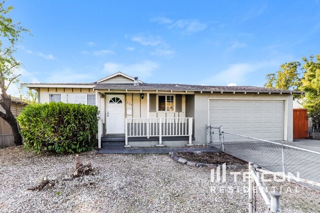 Primary Photo - 325 Ladera Dr
