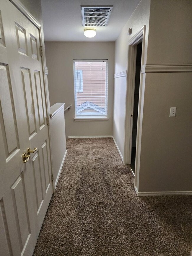 Building Photo - **PENDING APP**$200 Move In Special**Beautiful 4 bed 2.5 Bath Home in South Hill Puyallup