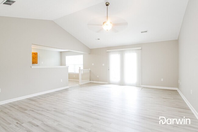 Building Photo - 659 Woods Crossing Ln