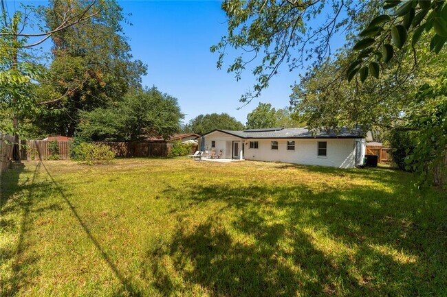 Building Photo - 1211 Sahara Ave