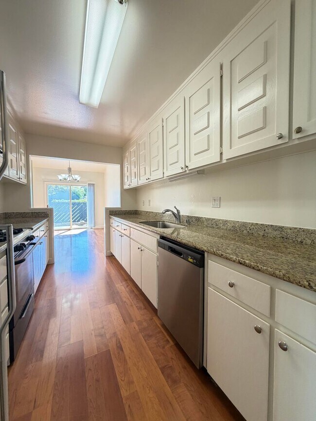 Building Photo - 3555 Magnolia Dr