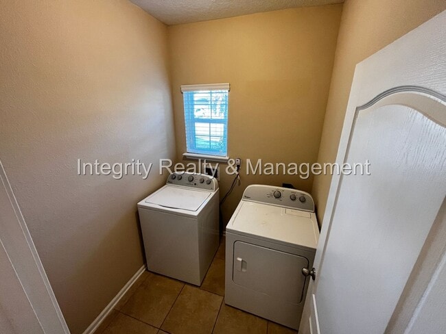 Building Photo - 3 bed/2 bath in Orange Park