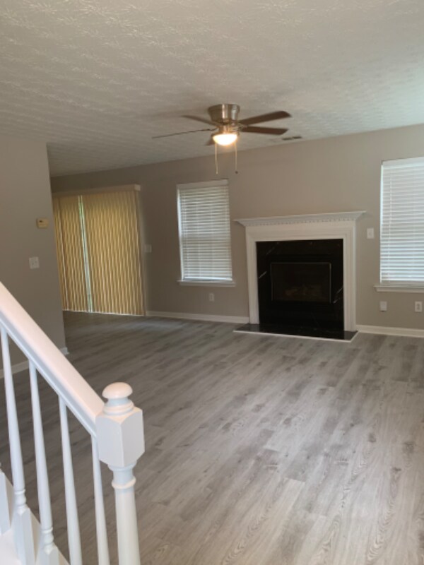 Building Photo - 289 Silver Ridge Dr