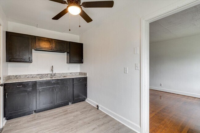 Building Photo - Spacious 1-Bedroom in Convenient Chattanoo...