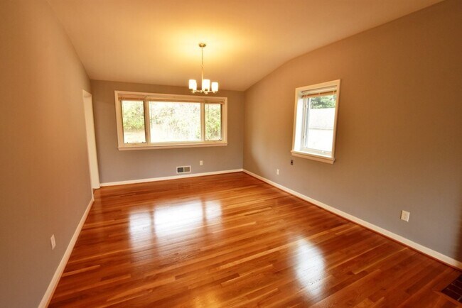 Building Photo - Awesome 4BR, 3BA Close In Bethesda Home With 2 Car Garage!!!
