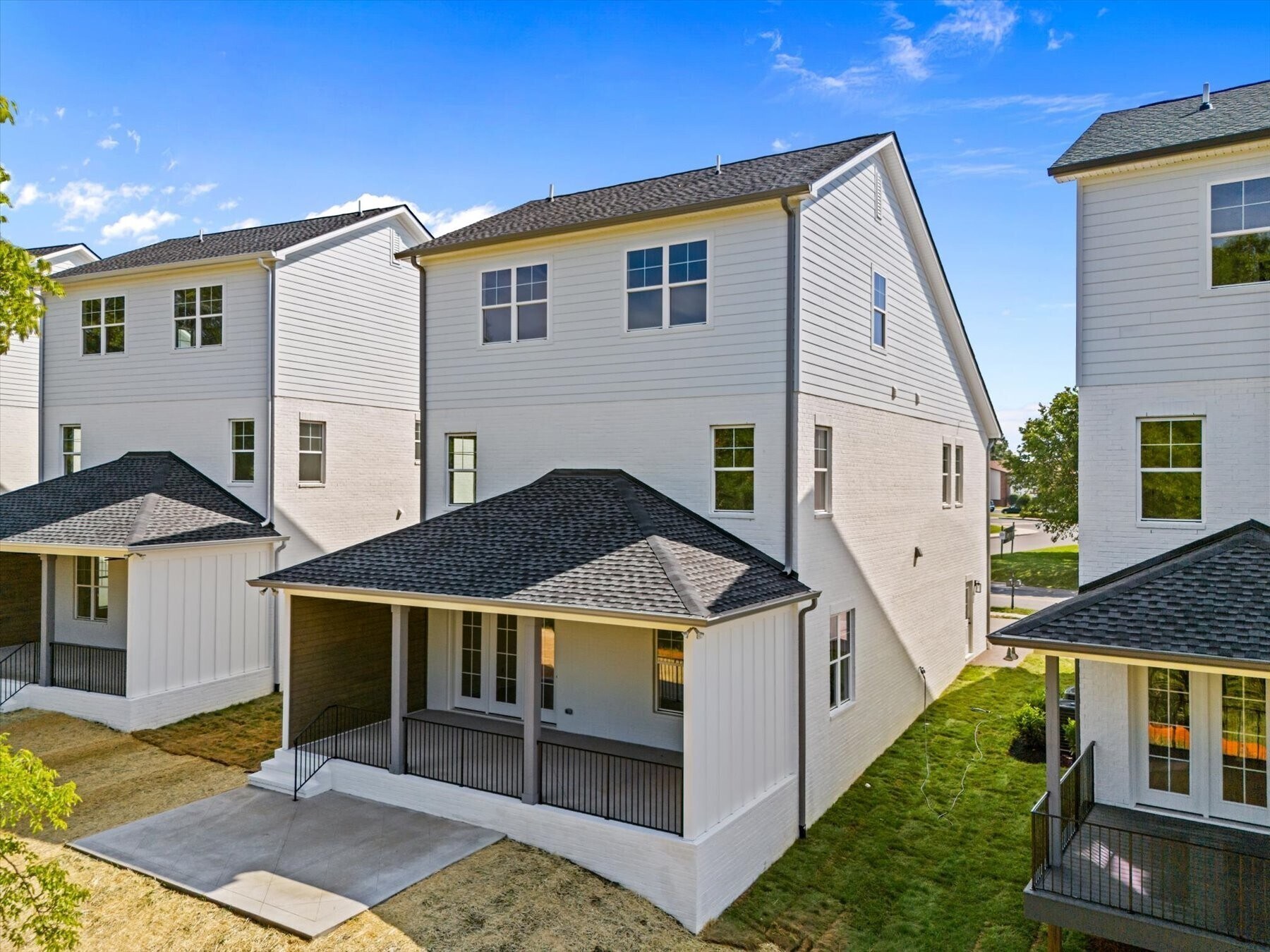 Building Photo - 321 Old Shackle Island Rd