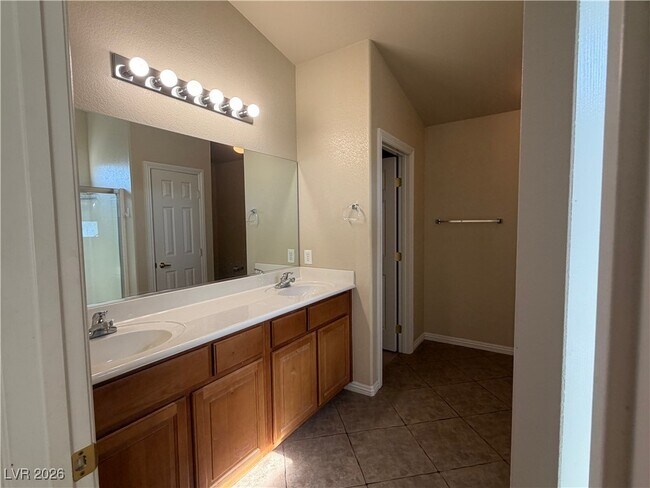 Building Photo - 2175 Low Creek Ct