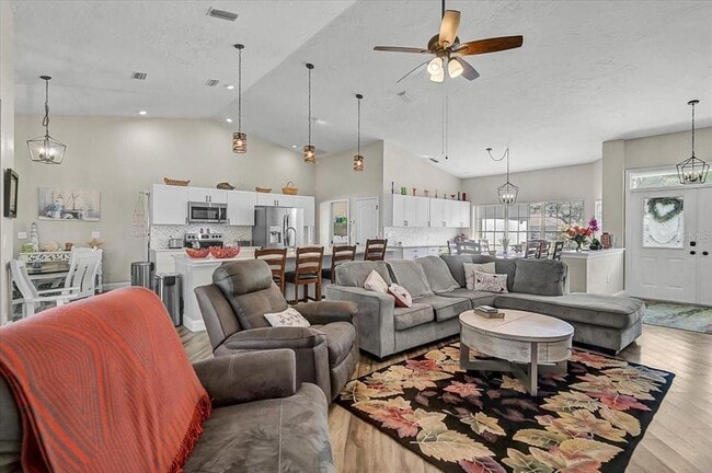 Building Photo - 4427 Highland Oaks Cir