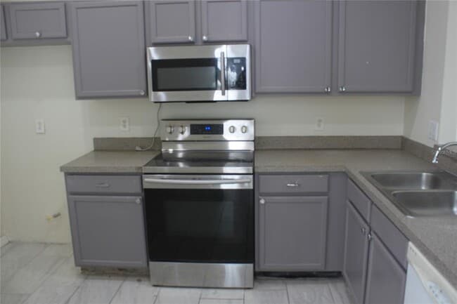 Building Photo - 1819 Meadow Pond Way