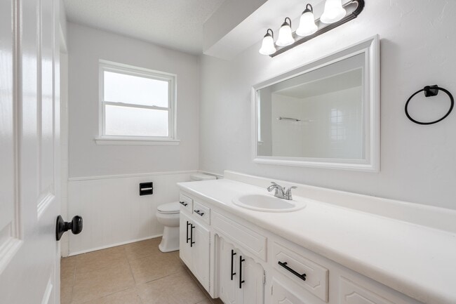 Building Photo - 4713 Newport Dr