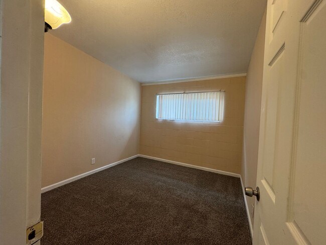 Building Photo - 2654 E Saginaw Way