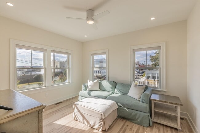 Building Photo - 139 Gibbs Ave