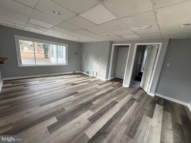 Building Photo - 365 E Springfield Rd