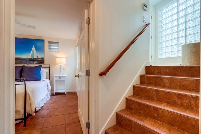 Building Photo - Private Rooftop Deck South Mission Beach