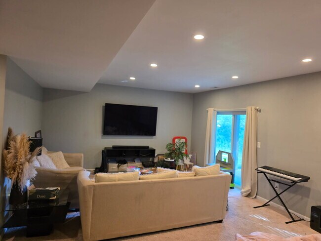 Building Photo - 9100 Tamarack Grove Ln
