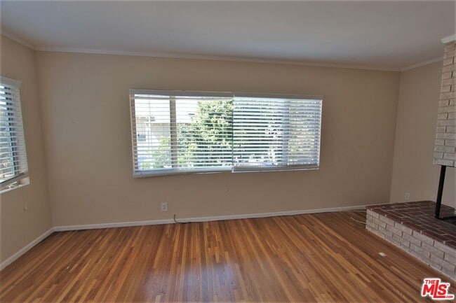 Building Photo - 380 Pershing Dr