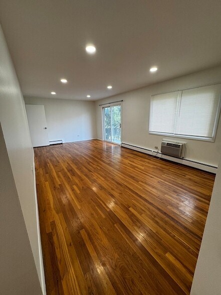 Building Photo - 8884 Steven Dr