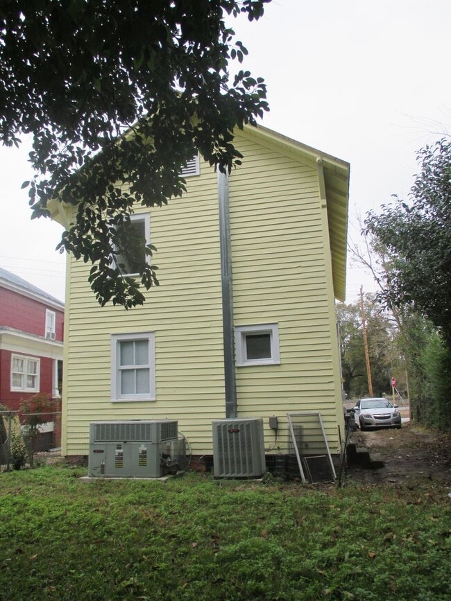 Building Photo - 611 Johnson St