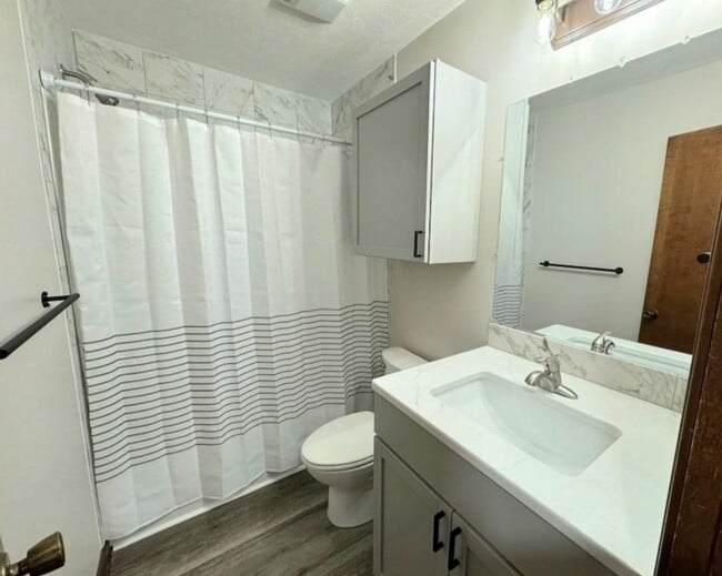 Building Photo - 1911 Glendale Rd