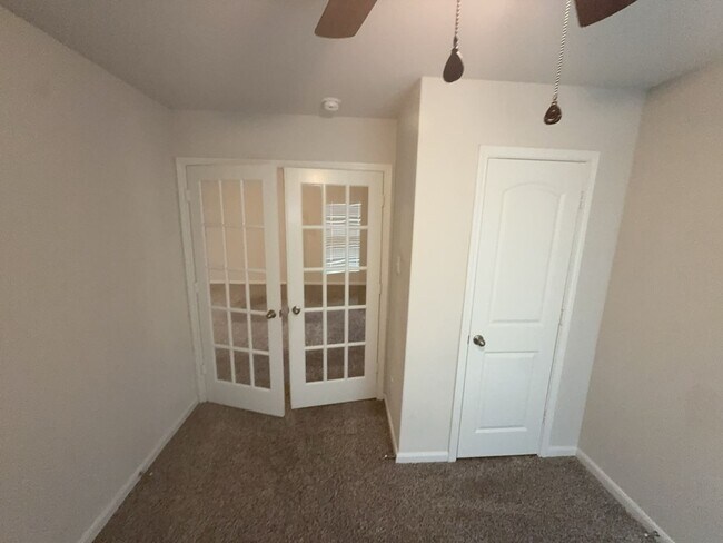Building Photo - 4247 Possumhaw Dr
