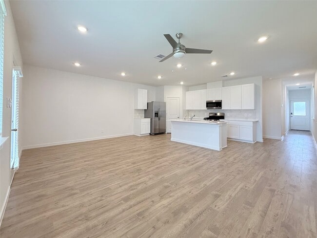 Building Photo - 28214 Meadowlark Sky Dr