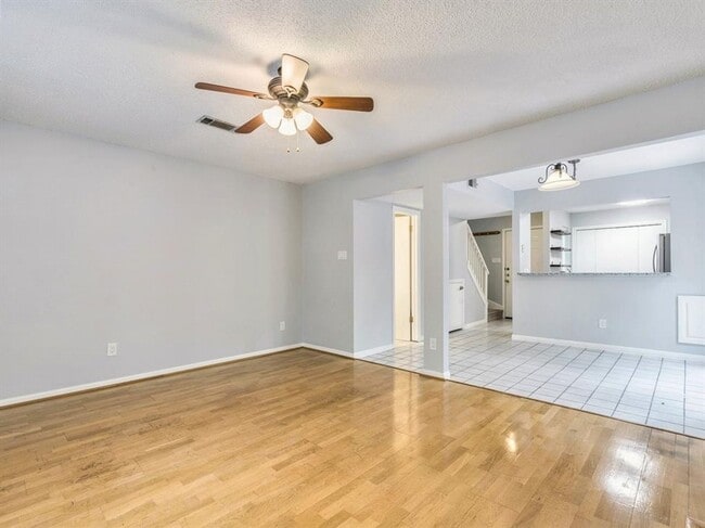 Building Photo - Charming 2 Bedroom, 1.5 Bathroom Home with...