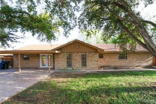 Building Photo - 9 Redbud Ave