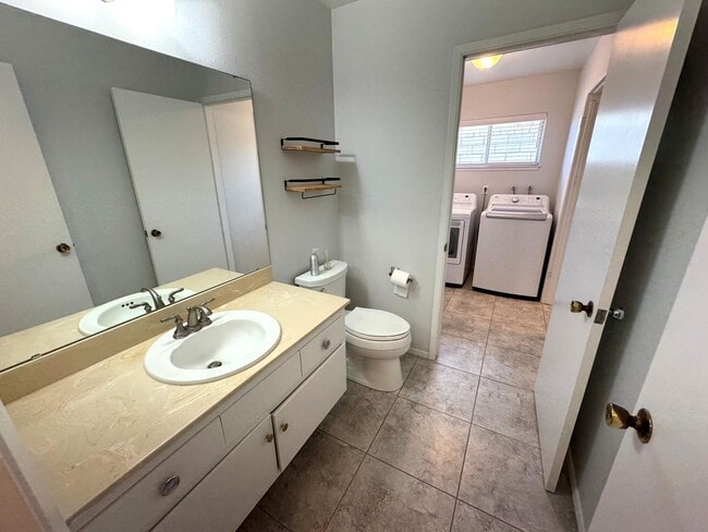 Building Photo - Spacious East Ventura 4 Bedroom Home – Sin...