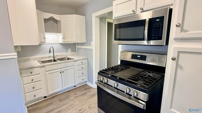 Building Photo - 609 10th St NW