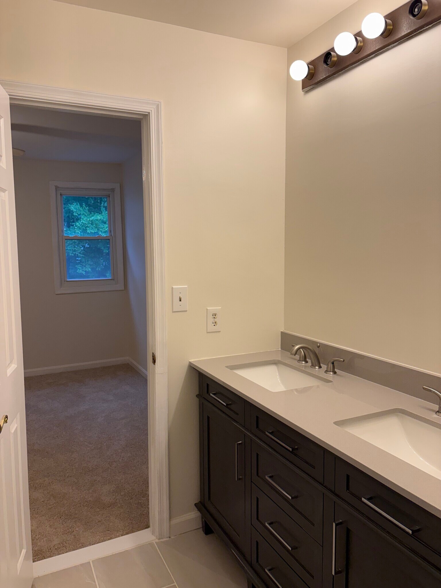 Building Photo - 14208 Greenview Dr