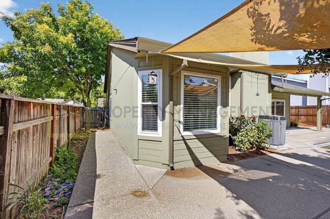 Building Photo - Beautiful 3-Bedroom Home with Pool in Elk ...