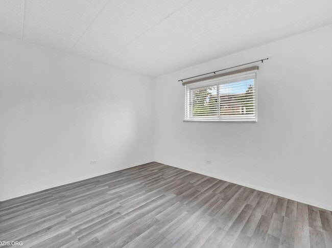 Building Photo - 3856 S Parkway Dr