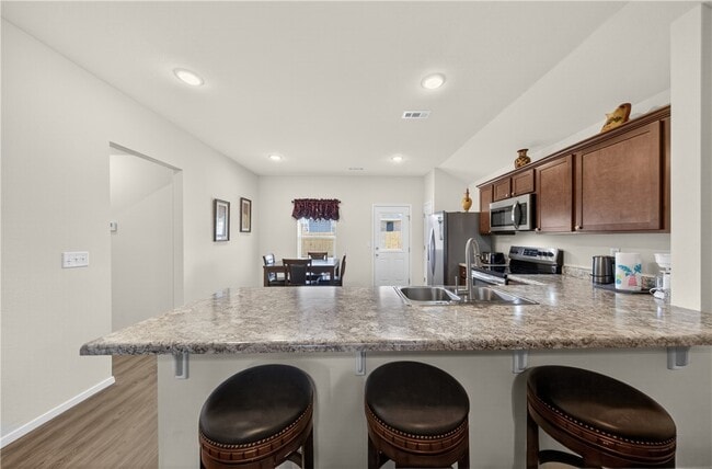 Building Photo - 8110 Dogwood Dr