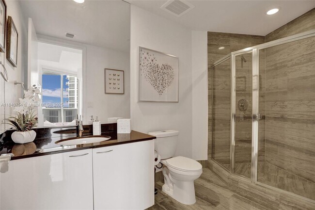 Building Photo - 15901 Collins Ave