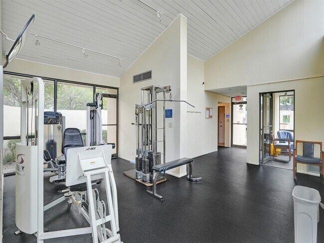 Building Photo - 2208 S Cypress Bend Dr