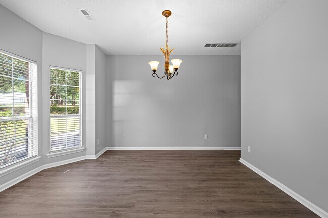 Building Photo - Updated 4BR Home in Northgate District with Huge Back Deck