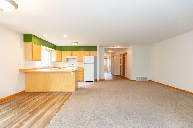 Building Photo - Centrally located Home with an Attached Garage
