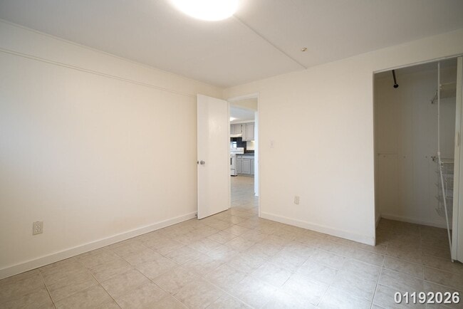 Building Photo - $2,600 / 1br - 1 BED 1 BATH DUPLEX (Honolulu)
