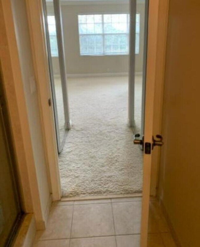 Building Photo - 5021 Vine Cliff Way W
