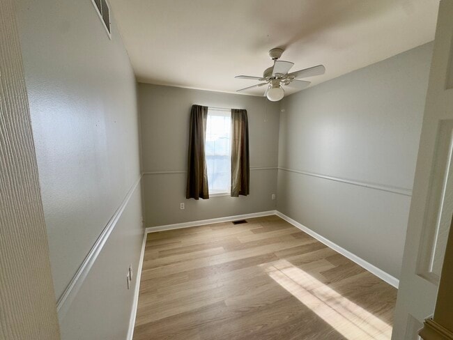 Building Photo - 131 Rosie Dr