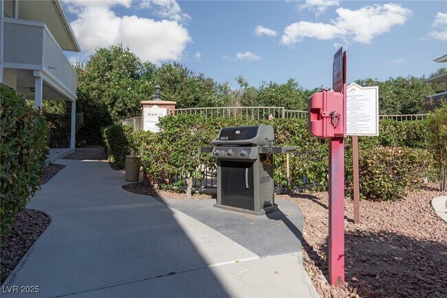 Building Photo - 753 Oakmont Ave