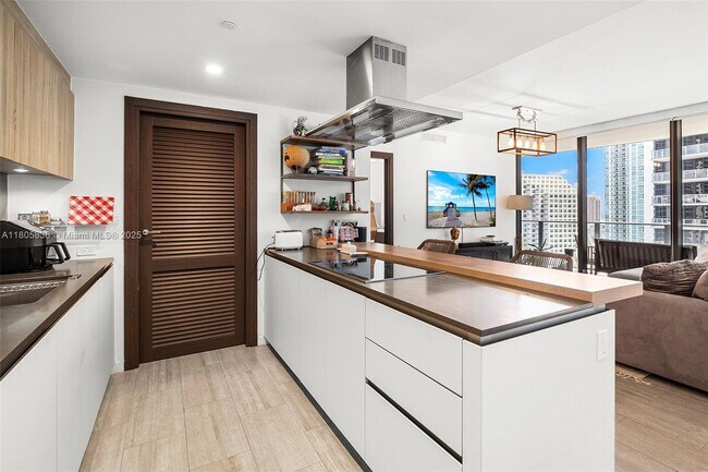 Building Photo - 1000 Brickell Plaza