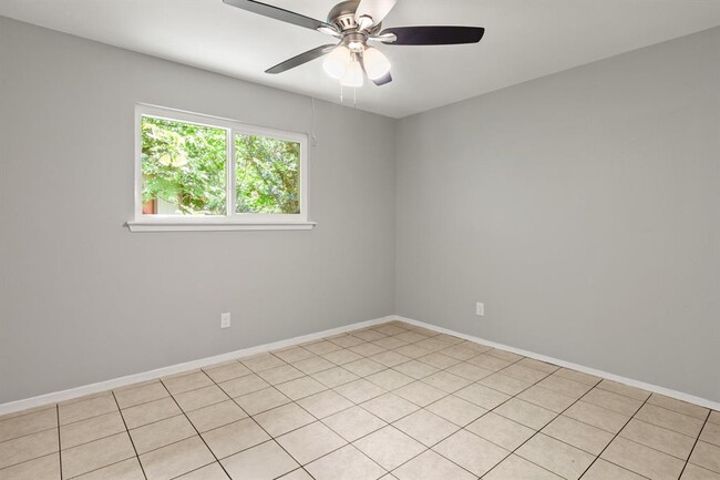 Building Photo - 10425 Quail Ridge Dr