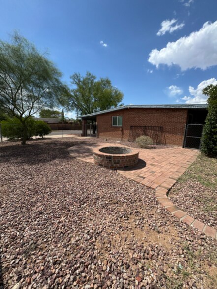 Building Photo - 1803 E Miles St