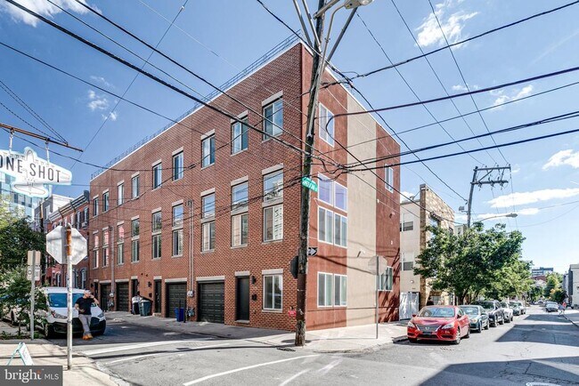 Building Photo - 220 W George St