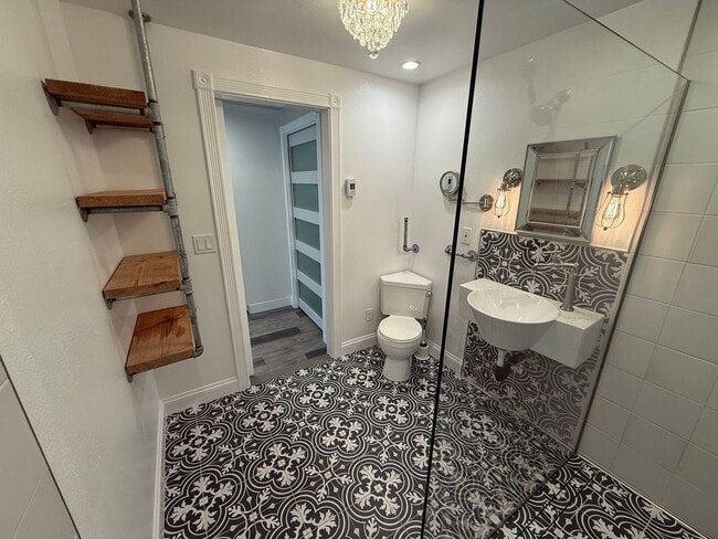 Building Photo - Brand New Apartment in Mukilteo with Parti...