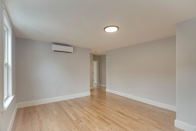 Building Photo - 24 Dunlap St
